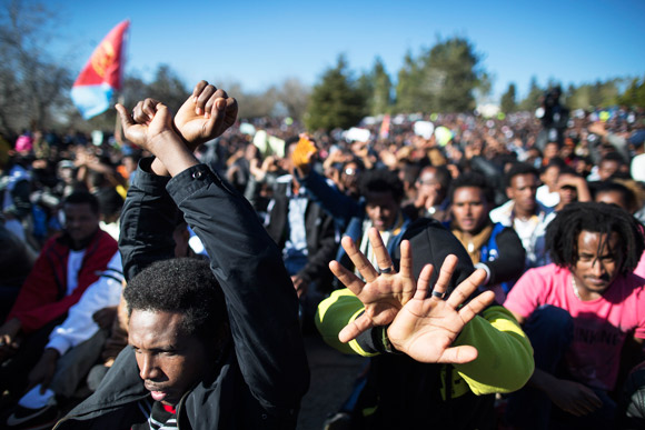 ኤርትራውያን ዝርከብዎም 10ታት ኣሽሓት ስደተኛታት ኣብ እስራኤል ዝጀመርዎ ሰለማዊ ሰልፊ ንራብዓይ መዓልቱ ቀጺሉ