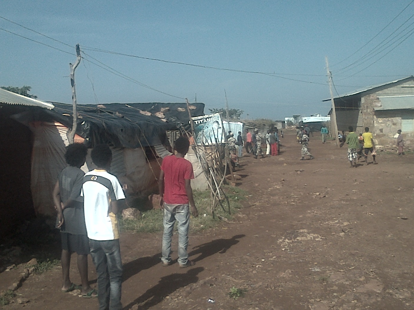 ኣብ መዓስከር ስደተኛታት ማይ ዓይኒ ተቓውሞ ብምውዳብ ዝተኸሰሱ 10 ኤርትራውያን ናብ ፍርዲ  ቀሪቦም። ናይ መወዳእታ ፍርዲ ድማ ዝመጽእ ሰሙን ክወሃቦም’ዩ