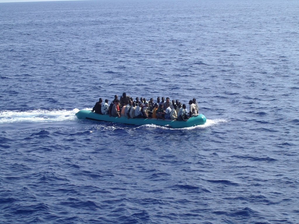 Italian navy rescues 600 migrants from six boats