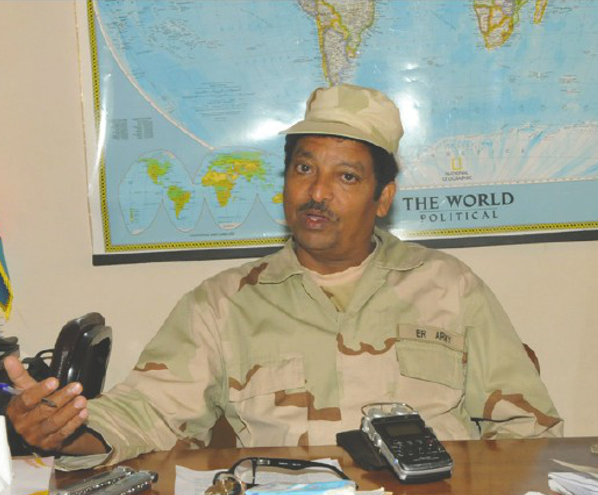 ሜ.ጀነራል ፍሊጶስ ወልደዮሃንስ ሓለቓ ስታፍ ሓ.ም. ኤርትራ ኮይኑ ተመዚዙ፣ ማእከሎት ኣዘዝቲ ሰራዊት ድማ የዕዘምዝሙ