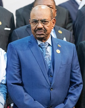 ብፖለቲካዊን ህዝባዊ ናዕቢን ዝናወጽ ዘሎ ፕረዚደንት ሱዳን ዑመር ሓሰን ኣልበሽር፣ ንሓያሎ ኣዘዝቲ ሰራዊት’ታ ሃገር መዓርግ ወሲኹ